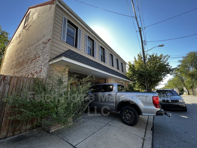 Building Photo - 233 S 4th St Rental
