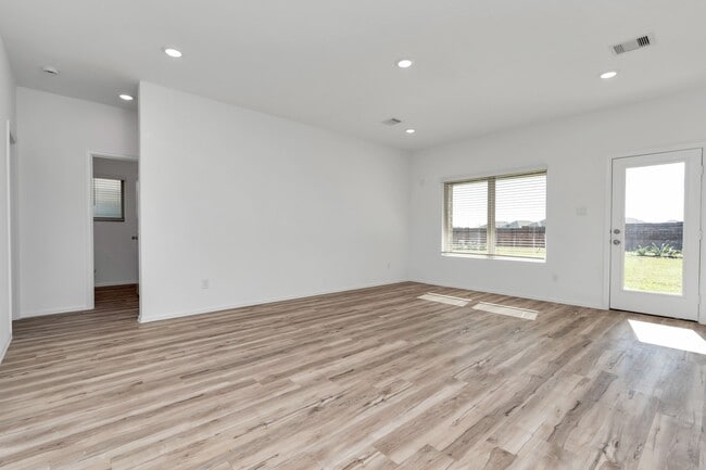 Photo - 2932 Cordova Hl Dr