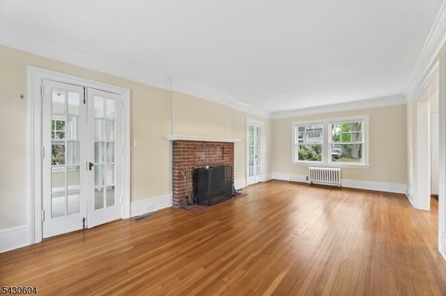 Photo - 190 Fernwood Ave