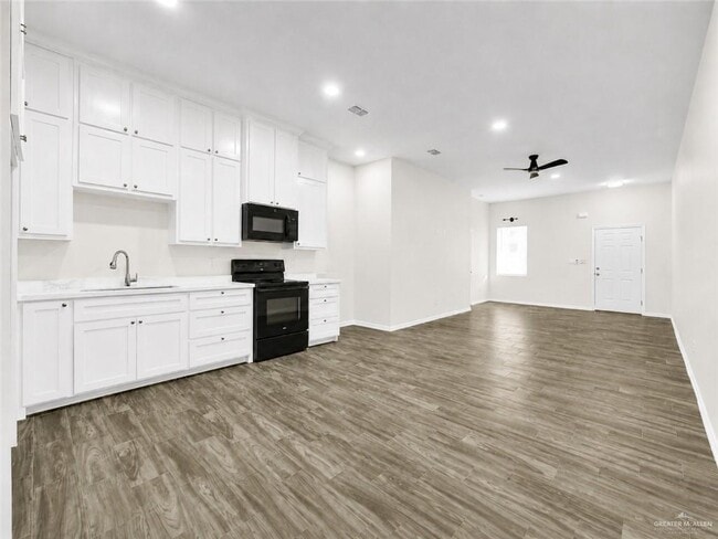 Photo - 11 E 25th St