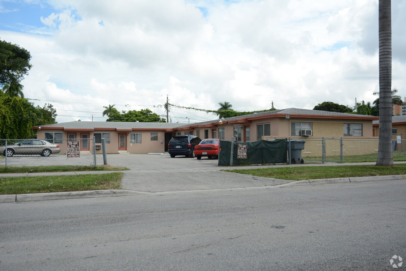 Photo - 1915-1935 NW 28th St Apartments