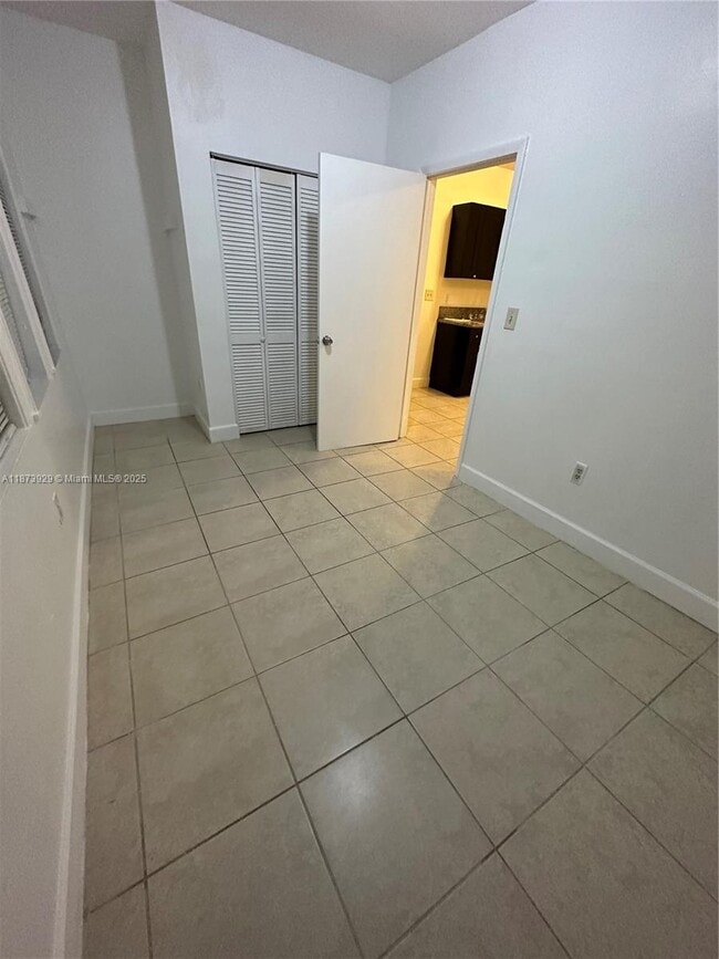 Photo - 985 SW 5th St Unidad 1