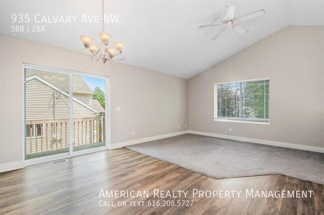 Photo - 935 Calvary Ave NW