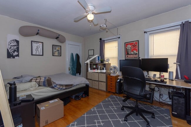 Photo - Brighton 3 Bedroom Available 9/1