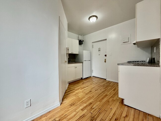 Photo - 401 E 68th St Unidad 6D