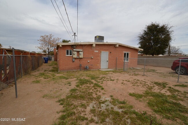 20 E Susana St