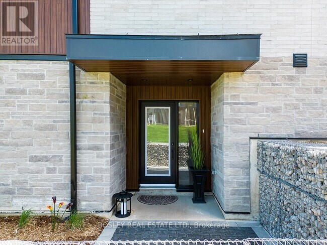 Photo - 117 Sladden Ct
