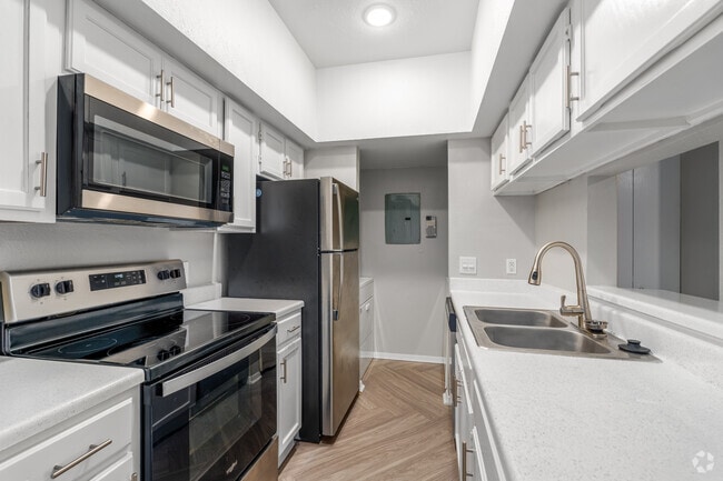 1BR, 1BA - 547SF - Kitchen