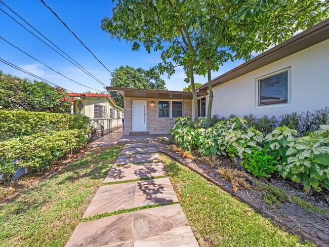 3BR/2BA Duplex in Silver Bluff
