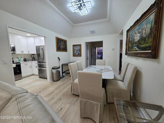 7411 Colony Cove Ln