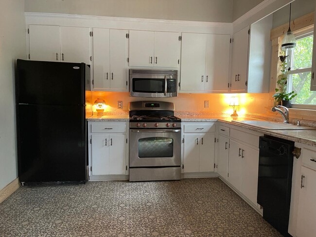 Photo - 320 N Poplar St