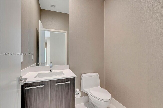 Photo - 45 SW 9th St Unit 4509