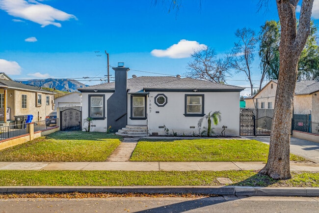 Photo - 1667 Valencia Ave