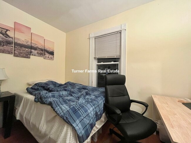 Photo - 168 Hillside St