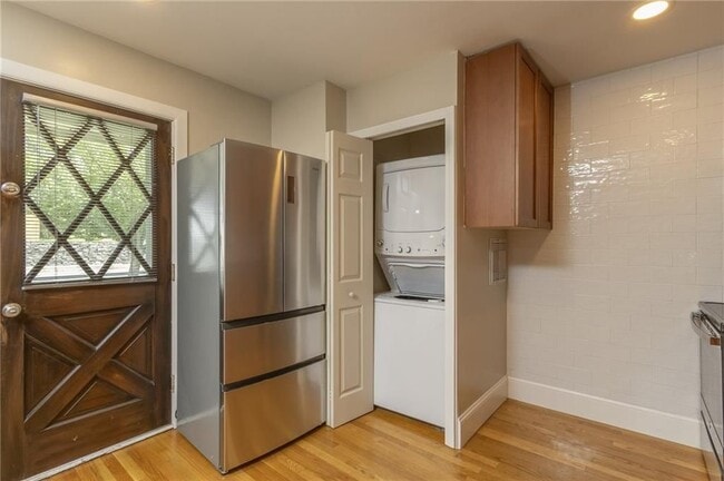 Photo - 170 Leah St Unit 2