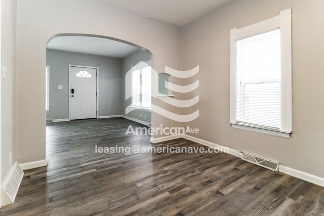 Photo - 617 Toronto Ave