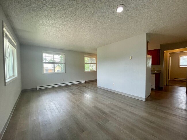 Building Photo - 1831 E Marshall Ave Unit 04