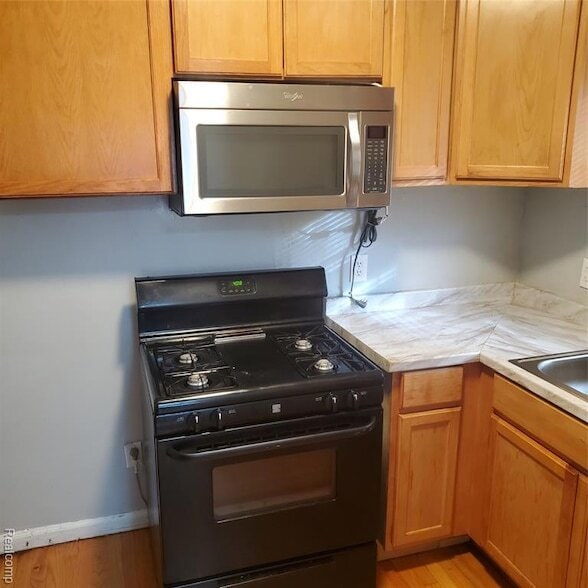 Photo - 19362 Sunderland Rd