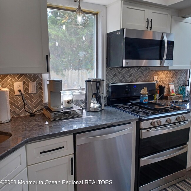 Photo - 2100 S Bayview Ave