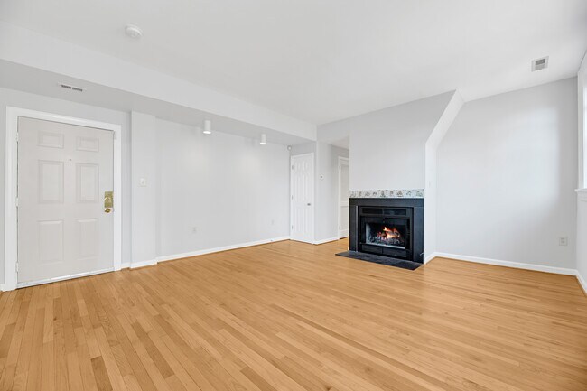 Photo - 1918 18th St NW Unit 32
