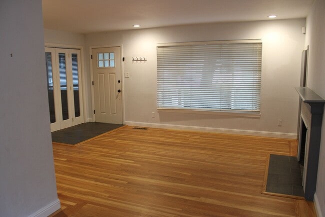 Photo - Charming 3 Bed 1 Bath House on tree lined ...