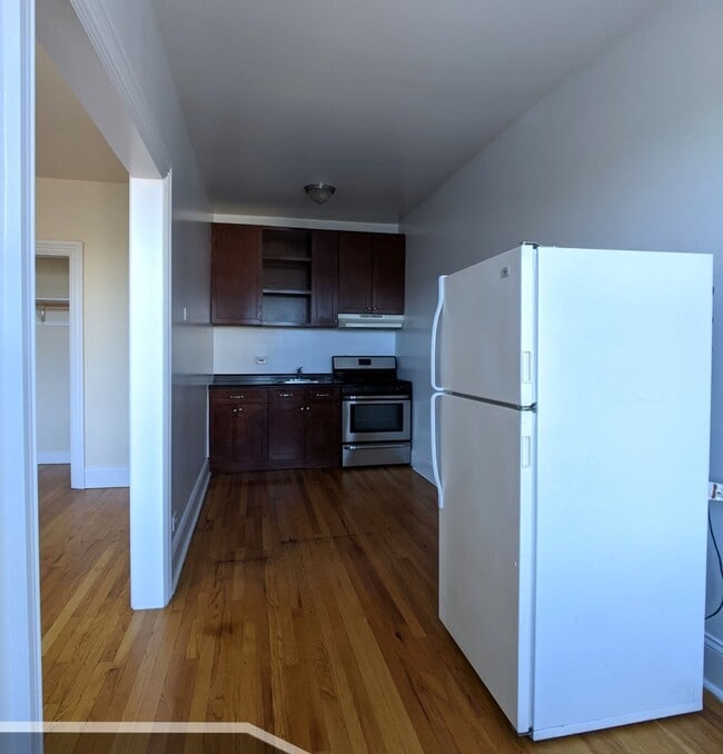 Photo - 2704 N Sawyer Ave Unidad 301