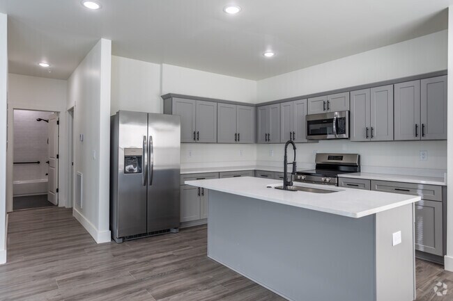 2BR, 2BA - 1,240SF - Kitchen - Hogans Ridge Apartments