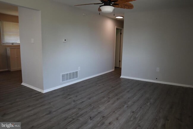 Building Photo - 332 Bailey Ave Unit B Rental