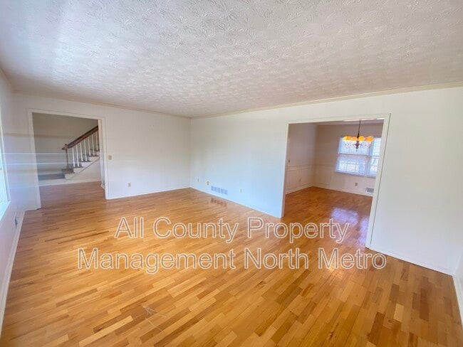 Photo - 320 6 Branches Ct