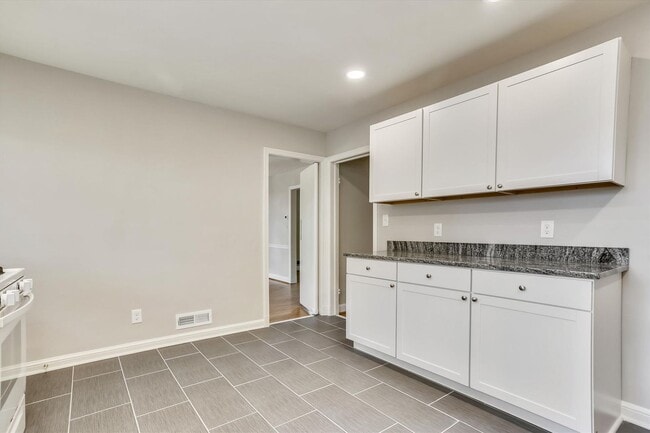 Photo - One Level Living -- 5bed / 3bath - Chevy Chase