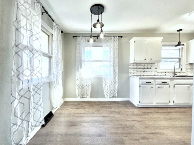 Photo - 2940 La Salle Ave