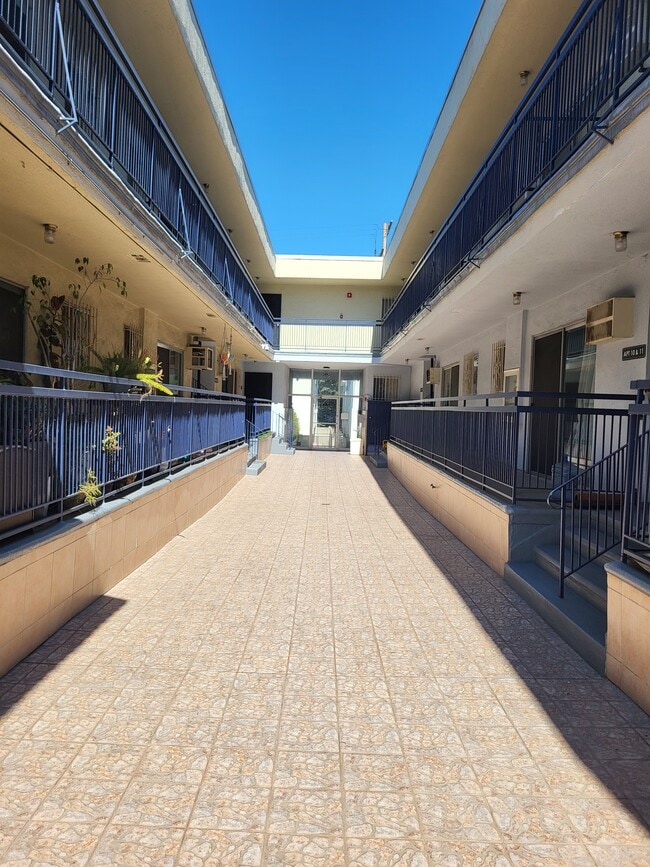 Photo - Vista Sunset Apartments