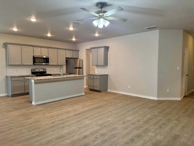 Photo - 723 E 17th St