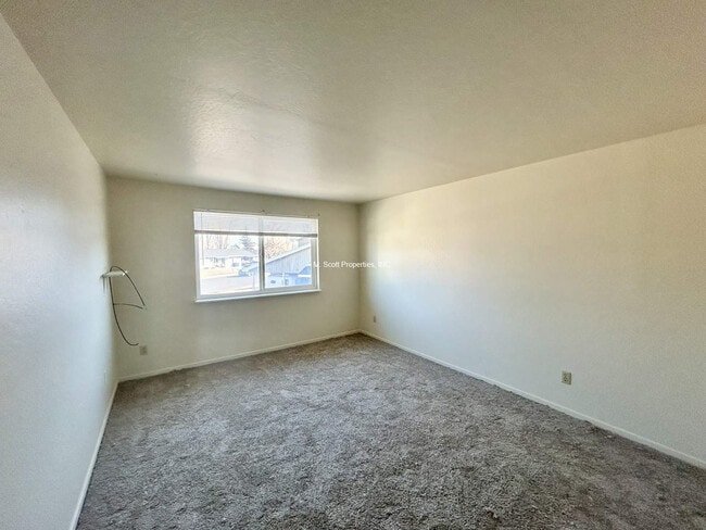 Photo - 1476 Hussman Ave