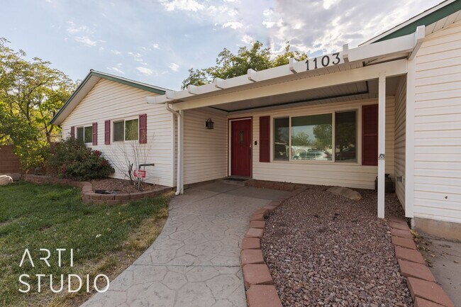 Building Photo - Spacious 4 Bedroom, 3 Bathroom Home for Rent