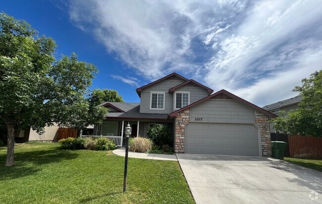 Building Photo - Lovely 4 bedroom (+ 2 living rooms) 2.5 ba... Rental