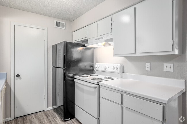 Summer Oaks Apartments - Kitchen