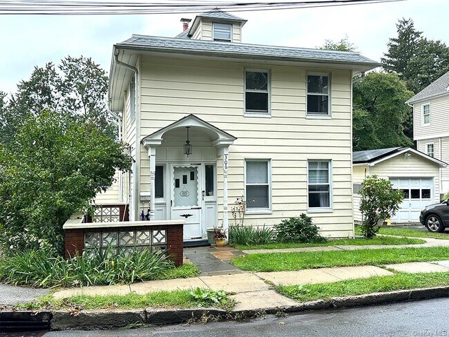 306 5th St 2  