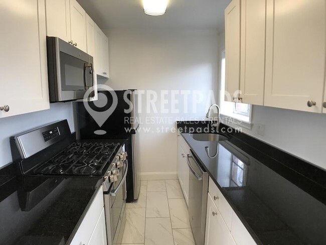 Building Photo - 1 bedroom in Brookline MA 02446 Rental