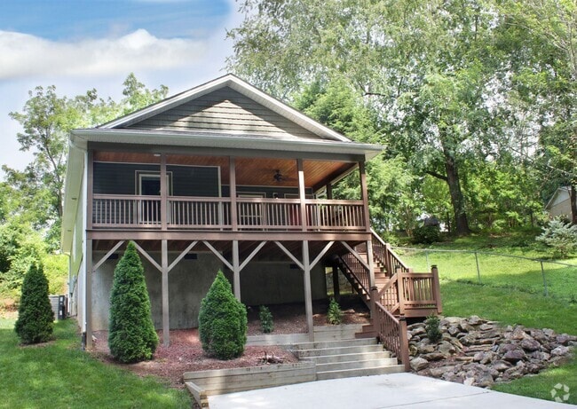 Building Photo - Newer Construction Close to Downtown Ashev... Rental