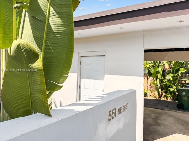 Building Photo - 551 NE 26th St Unit 2