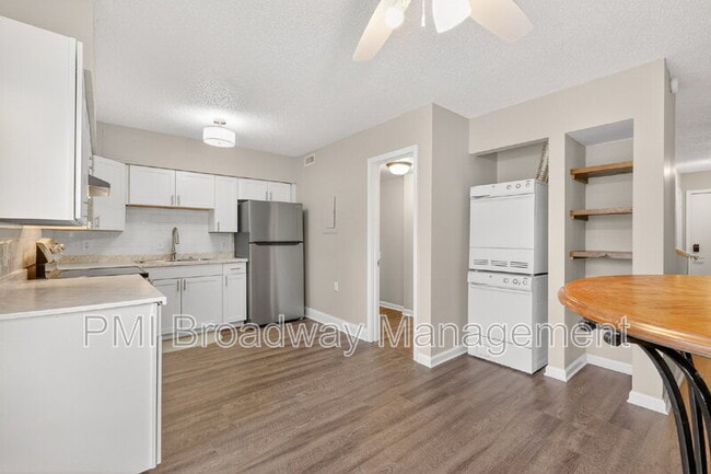 Photo - 500 Paragon Mills Rd Unidad B1