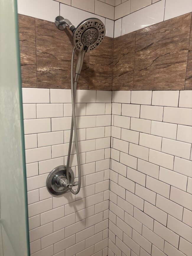 Photo - 4 Bayview Ave Unit Bayview 1st Floor