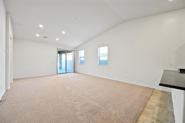 Photo - 1630 E Grove St