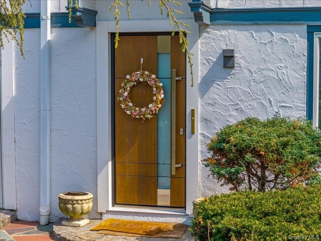 Photo - 166 Valley Stream Rd E