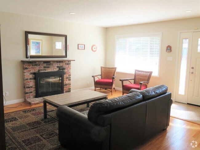 Building Photo - 3850 Madera Wy Rental