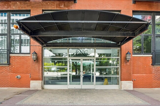 Photo - 525 W Superior St Unit 430