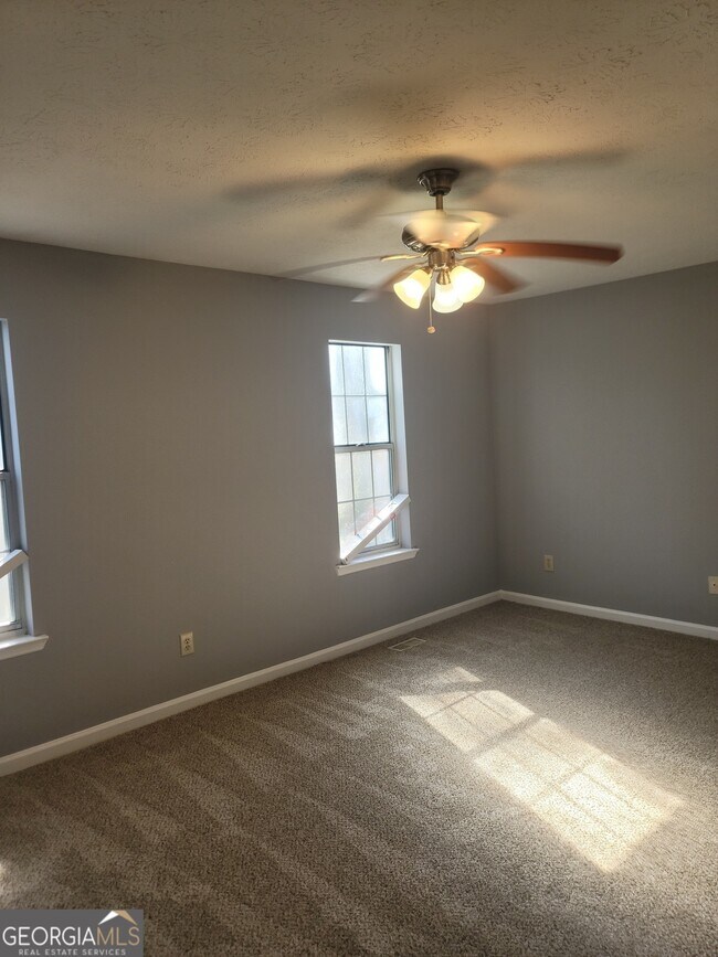 Photo - 1356 Diplomat Dr