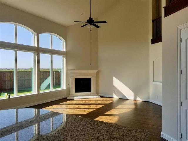 Photo - 625 Yarrow St