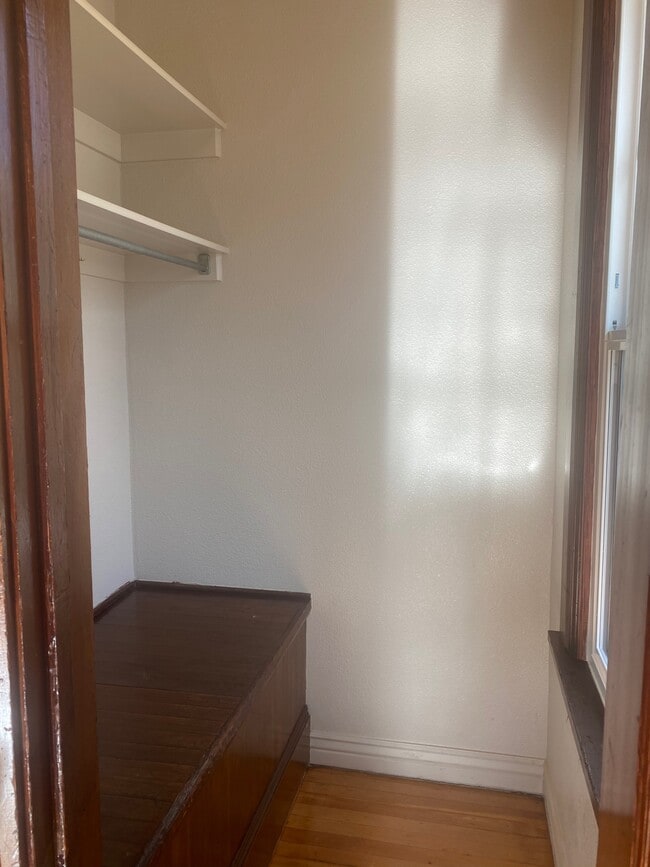 Photo - 416 W Lewis St